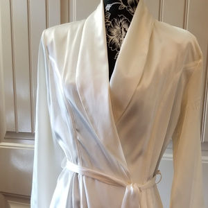 Jones & NY Ivory SAtin Robe L/XL